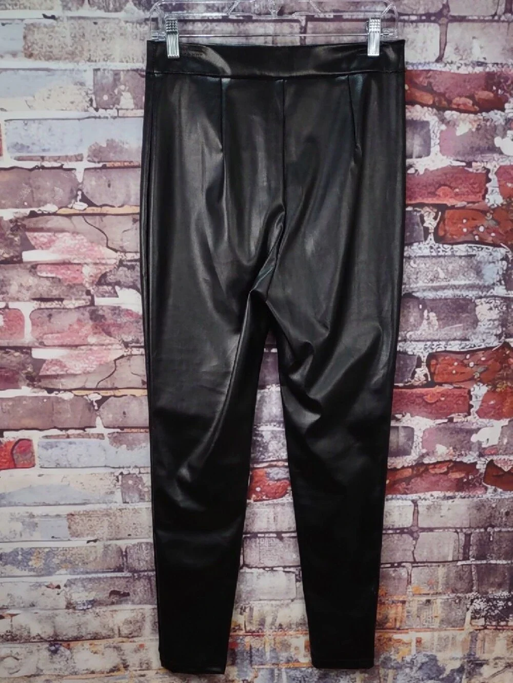 N/A sleek faux